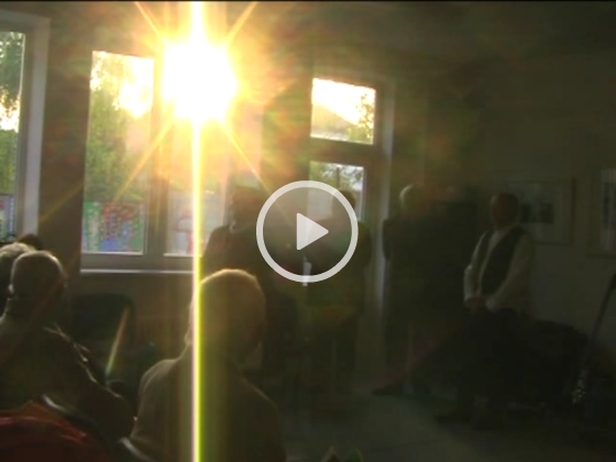 Nagy Margit, a fotóművész felesége népdalokat énekel